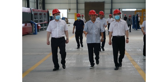 2022-6-29市委書記劉革安陪同省金融監(jiān)管局、國家開發(fā)銀行等領(lǐng)導(dǎo)視察萬眾集團(tuán)