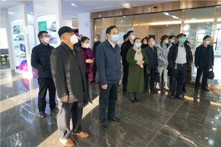 12月14日，張家界市政協(xié)黨組書(shū)記、主席歐陽(yáng)斌一行來(lái)到張家界高新區(qū)萬(wàn)眾實(shí)業(yè)集團(tuán)有限公司，宣講黨的二十大精神